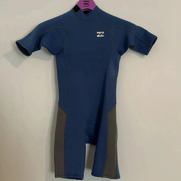 Billabong Absolute 2/2mm Spring Wetsuit
10 youth would fit 8-10 see sizing - Picture 3 of 9